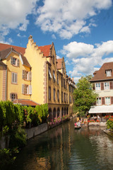 Fototapeta na wymiar Promenade fluviale sur la Petite Venise, Colmar, Alsace