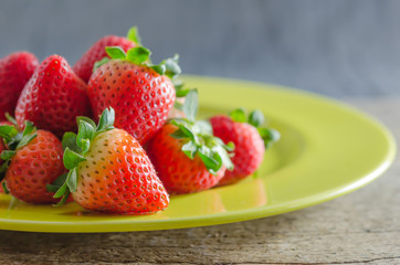  red strawberries on dish