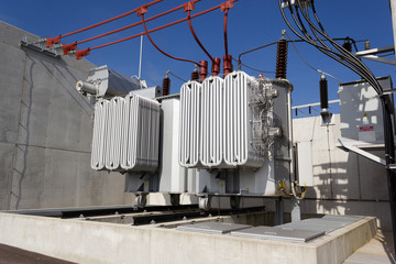 Electrical power transformer