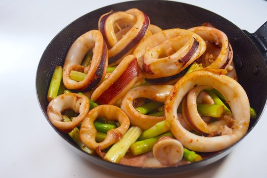 イカとアスパラのバター醤油炒め