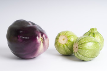Melanzani und Zucchini
