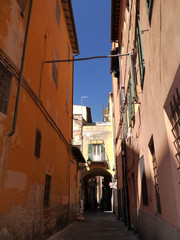 Fototapeta na wymiar Antigua Calle, Pisa, Italia