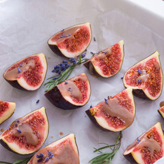 baked figs with caramel