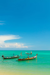 Obraz na płótnie Canvas Thailands long tailed boat