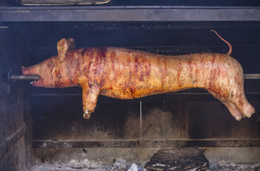 Roast suckling pig in the oven