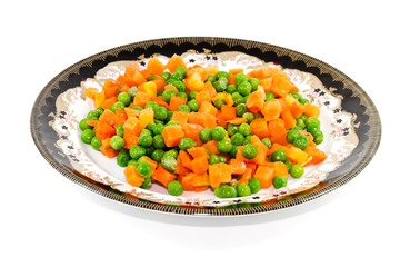 Frische Grüne Erbsen und geschnittene Karotten