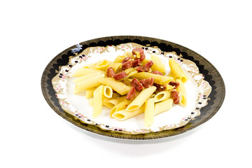 Frisch Gebratene Nudel mit Wurst und Käse