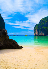 Naklejka premium Tranquil Waters White Sand