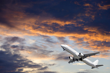 Fototapeta na wymiar Airplane flying in a cloudy sky