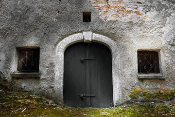 Fototapeta na wymiar old wine cellar door