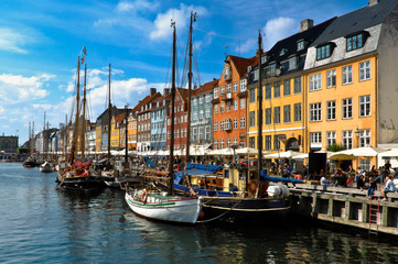 Fototapeta na wymiar Nyhavn (New Harbor) in Copenhagen
