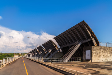 Obraz premium pakmun dam hydroelectric dam in thailand