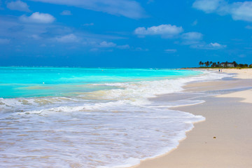 Fototapeta na wymiar Perfect white beach with turquoise water on Caribbean island