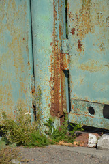 Крашеный ржавый металл