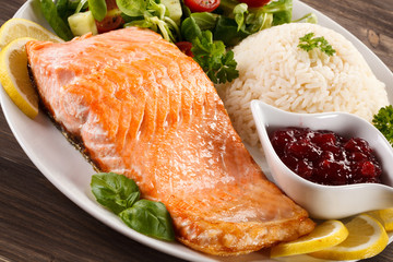 Grilled salmon and vegetables