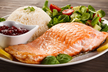 Grilled salmon and vegetables