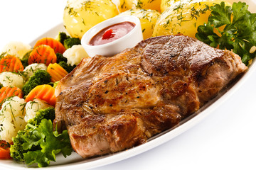 Steak, boiled potatoes and vegetables
