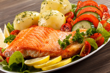 Grilled salmon and vegetables