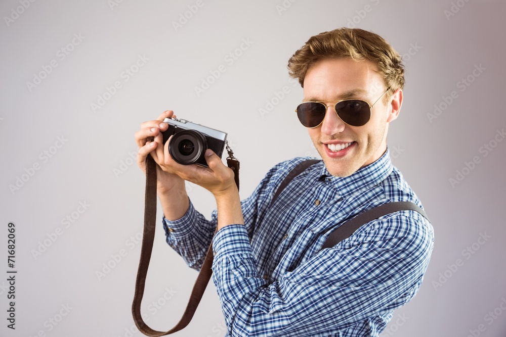 Aufkleber geeky hipster holding a retro camera