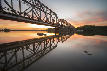 żelazny,kolejowy most zwodzony na rzece Odrze