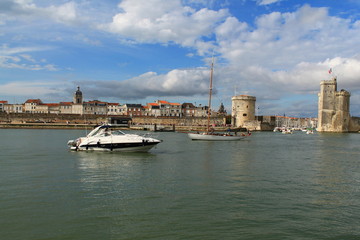 Fototapeta premium Entrée du vieux port de La Rochelle, France