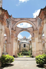 Fototapeta na wymiar Antigua, Guatemala: Ruins of Cathedral of Santiago (1545)