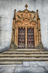 Fototapeta na wymiar Old door in Coimbra, Portugal