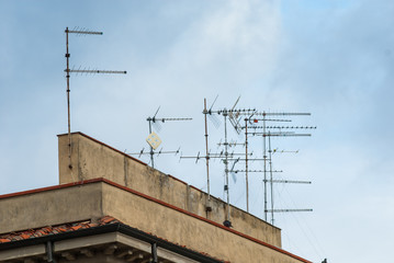 Antenne sui tetti televisive, ripetitore