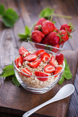 Oat flakes with strawberries