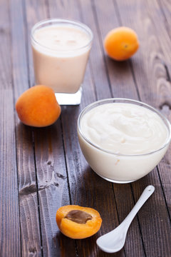 Yogurt with apricots