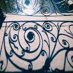 мост в завитках