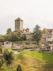 Fototapeta na wymiar Südtirol, Schloss Tirol, Dorf Tirol, Vinschgau, Herbst, Italien