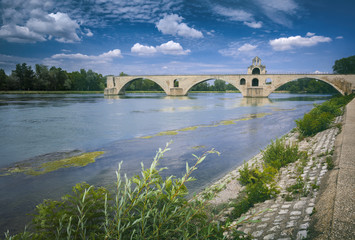 Fototapeta na wymiar Unfinished bridge Saint Benezet in Avignon