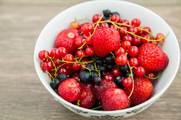 Obraz na płótnie Canvas close-up bowl with berries
