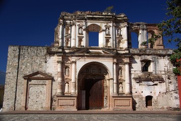 Fototapeta na wymiar Eglise à Antigua, Guatemala