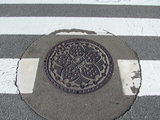 マンホールと横断歩道