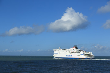 Bateau Ferry Port de Calais - 71728276