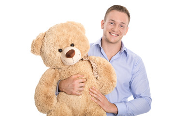 Mann freigestellt hält einen Teddybär: Konzept Eltern werden