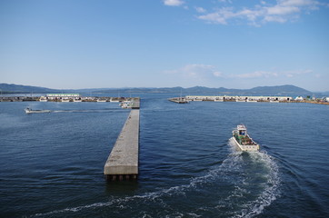 漁船と埠頭