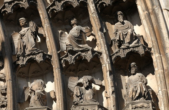 Cath&eacute;drale d'Auxerre : d&eacute;tail de voussure