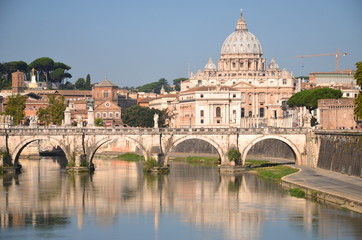 Fototapeta na wymiar Malowniczy widok bazyliki św. Piotra nad Tybrem w Rzymie 