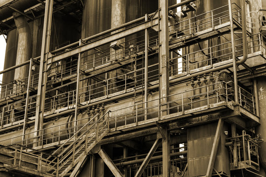 Stahlwerk Ruine Industrie mit Sepia Effekt