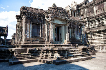 Obraz premium The ancient ruins of a historic Khmer temple in the temple compl