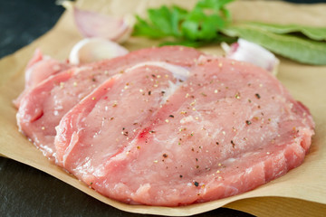 pork with garlic and parsley