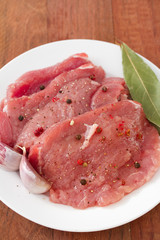 raw pork with garlic and bay leaf