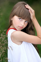 Naklejka premium portrait of little girl outdoors in summer