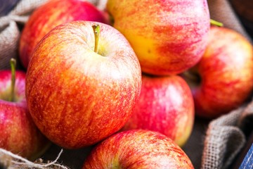 Fototapeta na wymiar Fresh Red Apples Closeup