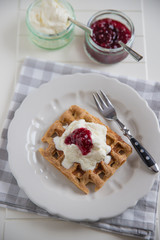 Waffeln mit Sahne