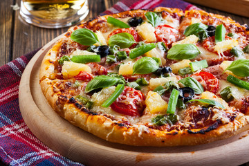Pizza hawaii with beer