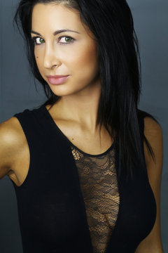 belle brune en body